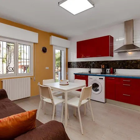 Esclusivo Con Piscina E Giardino بيت للعطل تورّيفيِخا