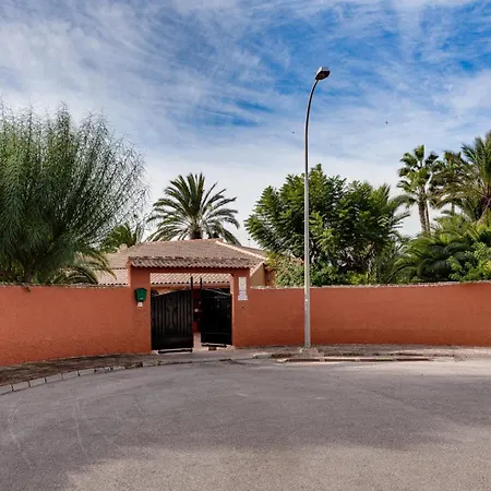 Holiday home Esclusivo Con Piscina E Giardino Torrevieja
