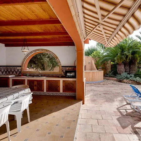 Esclusivo Con Piscina E Giardino Holiday home *