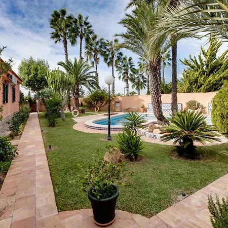 Esclusivo Con Piscina E Giardino Holiday home *
